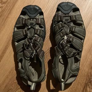 Men’s Skechers sandal/water shoe size 9